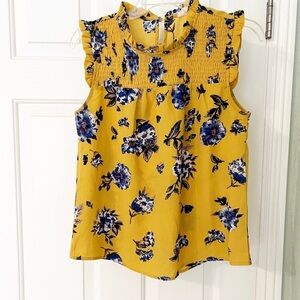🍃🍂 Floral sleeveless blouse🍂🌱size small